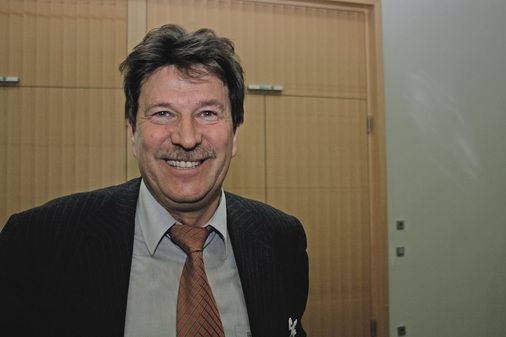 Ulrich Tschorn, Geschäftsführer des VFF:„Die Sortierung der neuen GLASWELT und die Verknüpfung mit dem Internet finde ich gut – ich würde mich freuen, wenn künftig eine ausgewogene und unabhängig berichtende GLASWELT unserer Branche alle wichtigen Infos liefert.“