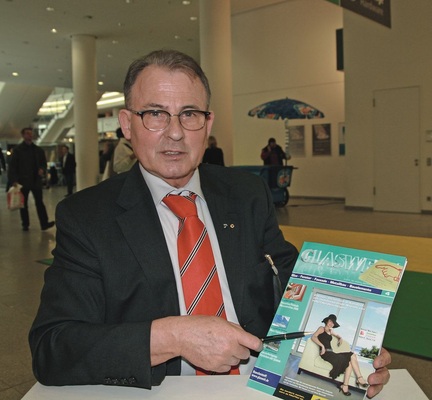 Rudi Walz, Exekutivratsmitglied bei der Initiative ProHolzfenster:„Das neue Konzept, das neue Erscheinungsbild – Super! Sehr ansprechende Umsetzung der Trennung von Glas und Fenster/Fassade. In die Titelseite gehört noch etwas mehr Power. Inhalt und Aktualität sind beispielhaft! Die GLASWELT ist voll neuer Ideen, flott im Erscheinungsbild und mit flüssigen informativen Texten deutlich besser geworden. Man spürt Zukunft! Der Erfolg wird den Machern Recht geben.“