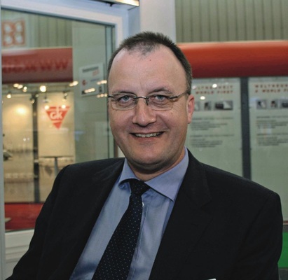 Bernd Husmann, Verkaufsleiter Schüt-Duis:„Das neue Team geht neue Inhalte an; man erkennt deutlich, dass der Verarbeiter wieder im Mittelpunkt steht. Damit ist die GLASWELT wieder zurück, als die führende Informationsquelle für die Branche.“