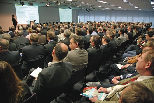 Interessantes Rahmenprogramm: bei der GLASWELT-Tagung "Verkleben im Fensterbau" war bis auf den letzen Platz alles belegt. - © Foto: NuernbergMesse Thomas Geiger
