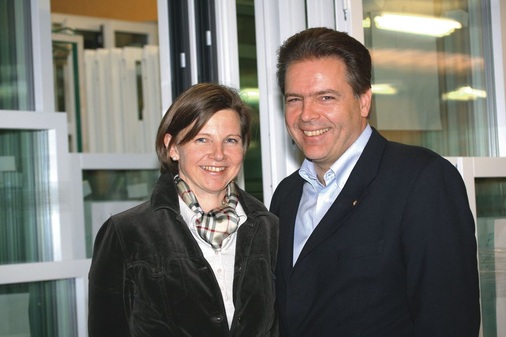 Irene und Rolf Hunkeler Rolf Hunkeler übernimmt 2004 die Firma von seinem Vater. Irene Hunkeler arbeitet im Marketing des Unternehmens.