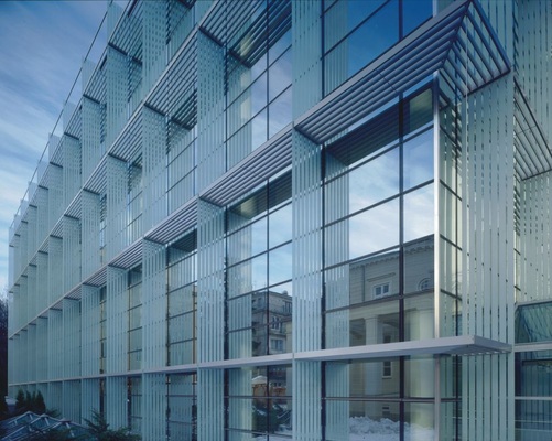 Sonnenschutzglas kann die Innen­raumtemperatur um 2°C bis 5°C senkenBeim Sobanskis’ ­Palace, in ­Warschau, kommt SGG Cool-Lite KS zum Einsatz.