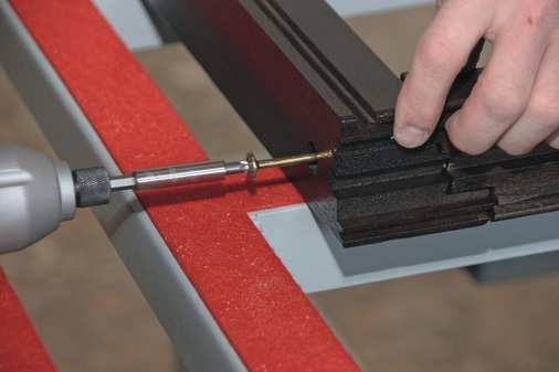 Schlitz und Zapfen war gesternMit der geschraubten Kontereckverbindung hat Michels auf eine ganz neue Fensterfertigungsphilosophie umgestellt.