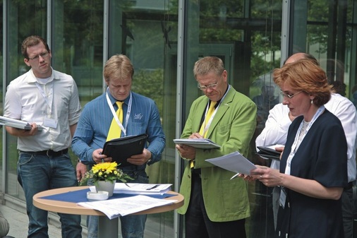 RAL-Thementag<br />Auf der ift Fachtagung Holzfenster bei Siegenia-­Aubi ging es am ersten Tag um die RAL-Gütesicherung und dem CE-Zeichen. In Workshops hatte man beispielweise die Gelegenheit, selbst U-Werte zu berechnen oder die werkseigene Produktionskontrolle anzupassen - © Foto: Daniel Mund
