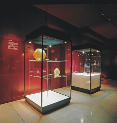 Klare Sicht auf Exponate Für Ausstellungsräume sind entspiegelte Gläser oft eine wichtige Voraussetzung.