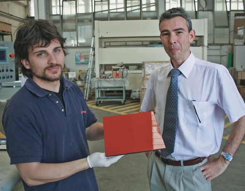 Innovationsmotor Forschung und EntwicklungEines der Erfolgsrezepte von Rollmac ist die eigene Entwicklung, wie Divisions-Manager Dr. ­Michele Fassina (r.) unterstreicht, hier zusammen mit Entwicklungsleiter Riccardo Booz.