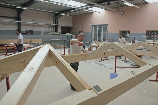 Wissensaustausch optimiert Arbeitsabläufe Vernetztes Mitarbeiterwissen bringt heute bei Solarlux eine höhere Effektivität in vielen Arbeitsprozessen.