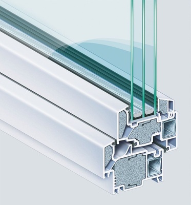 Mit der Lizenz zum WarmhaltenDas „eCO2-Warmfenster“ aus Profilen mit 105 mm Bautiefe von Kömmerling ist vom Institut Dr. Feist offiziell als „Passivhaus-geeignete Komponente“ zertifiziert.