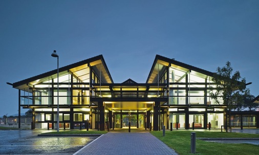 Senioren-Wohnanlage „Nazareth House“ in SligoDie klare Konstruktion, die vollständig ­ mit Glas ausgefacht ist, erzeugt einen ganz ­eigenen Charakter.