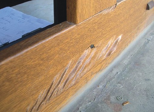 Bild 4: Blendrahmen­unterteil mit ­VerbreiterungFolienverschiebung an Pfosten und Rahmenverbreiterung