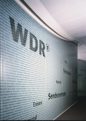 Bedruckte Glasscheiben liegen im TrendVerschiedene Druckverfahren erlauben es, Glas mit ansprechenden Designs zu versehen.