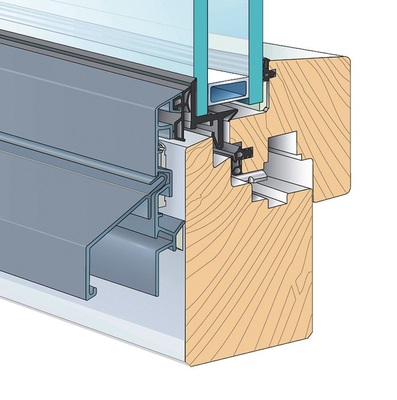 Holz-Alu-Fenster von Baumgartner<br />Diese wurden in klassischer Weise in ­eine ­Laibung eingesetzt und mit Raffstoren als ­Verschattung ­ausgestattet.