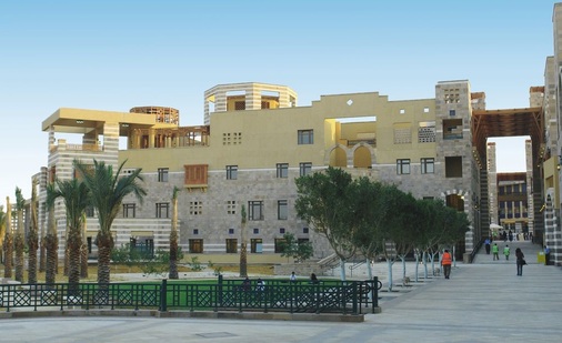 Kneer-Fenster in der Universität von KairoHier hat man mit Partnern die Universität mit Holzfenstern ausgestattet. 2008 konnte dieses ­Bauvorhaben erfolgreich abgeschlossen werden. (Foto: Kneer)
