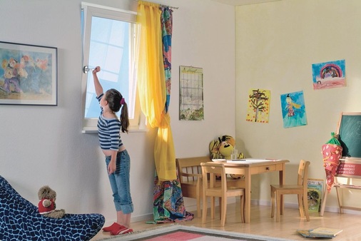 Sicherheit geht vorGute Argumente: Sicherheitsbeschläge im Kinderzimmer schützen vor bösen ­Überaschungen.