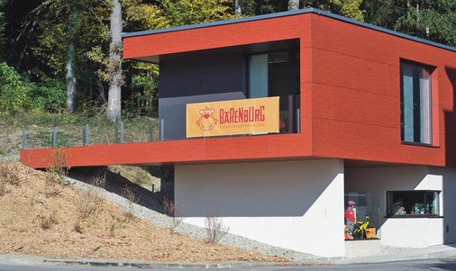 Kindersicherheitshaus in GrazBei der „Bärenburg“ sind alle Räume in denen sich Kinder aufhalten mit Sicherheitsfenstern, gesponsert von Roto, ausgestattet.