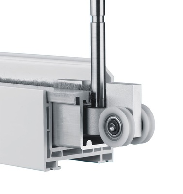 Durchdachtes ProduktdesignBeim verdeckt liegenden FS-Portal von Siegenia-Aubi ­werden Laufwagen und Führungen in den ­speziell für dieses ­System geschaffenen Blend­rahmen ­integriert.