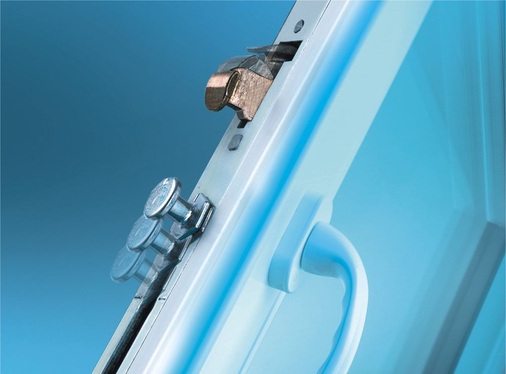 Feba-Kralle: Sicher schon in StandardfensternSchwenkkralle und Pilzkopfzapfen krallen sich gegenläufig im Beschlag fest.