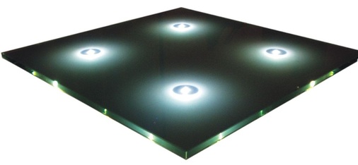 Leuchtendes Glas<br />Verbundfolien – ausgestattet mit Leuchtdioden – wie hier als Sensor LED-Kachel ähnlich wie ein Touchscreen – sind ein ansprechender Blickfang.