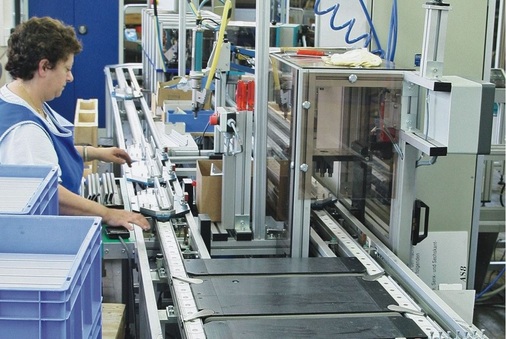 Rationelle Betriebsabläufe, ein gut ausgestatteter Maschinenpark und ein großes Lager versetzen ­Hawa in die Lage, schnell liefern zu können.