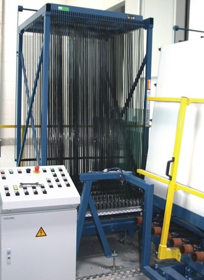 Das Modul ISO-Flow ermöglicht die ­automatische Übergabe von Glasscheiben aus ­Fächerwagen auf die ISO-Linie in ­Produktionsreihenfolge.