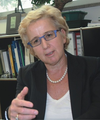 Fokus auf Mitarbeiter und TechnikOhne junge Mitarbeiter, die modernste Anlagen bedienen können, geht es heute nicht.