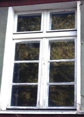 In die Jahre gekommen …… war das historische ­­Fenstervorbild im Objekt.