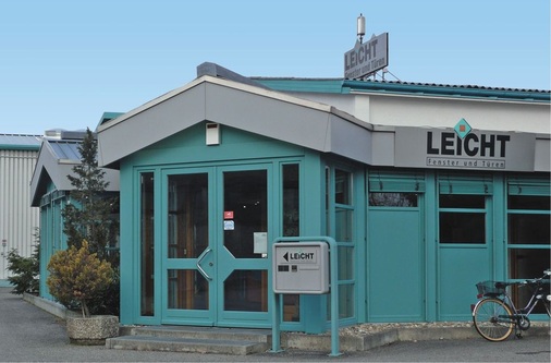 Vom Allrounder zum Spezialisten Ab dem Jahr 1978 spezialisierte sich das aufstrebende Unternehmen Leicht-Fenster ausschließlich auf Fenster und Haustüren.