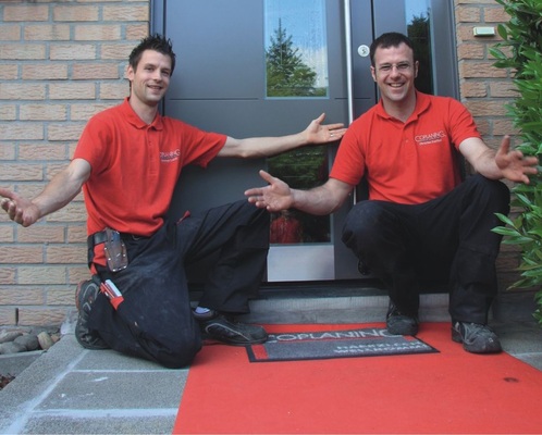 Monteure als VerkäuferMit Service-Highlights, wie z.B. die mit­- gebrachte Fußmatte, werden Kunden zu Fans.