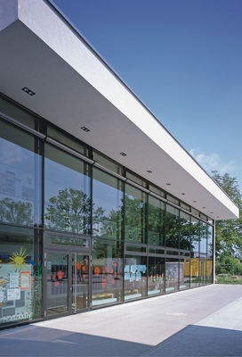 Energetisch saniert, umgebaut und erweitert:Die Waldschule Obertshausen ist heute eine mustergültige „grüne Schule“.