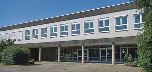 In einem ersten Bauabschnitt wurden in der Hauptschule am Dederichsgraben ­zunächst rund 50 Fenster durch das Trocal Profilsystem ersetzt.