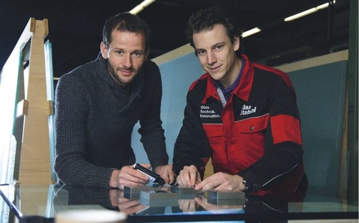 Hochwertige UV-Verklebung inklusiveAuch Glasdesign und Möbelbau sind Geschäftsbereiche der jungen Firma.