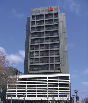 FassadensanierungDer in die Jahre gekommene Verwaltungsbau wurde nach den heutigen ­energetischen Standards ­saniert.