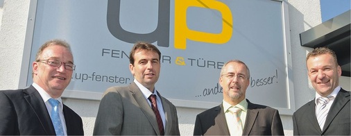 Gemeinsam für den ErfolgV.l.: Winkhaus Verkaufsleiter Bodo Müller, André Maisack, Winkhaus Außendienstmitarbeiter Frank Türksch (Leiter Verkauf Süd-Ost) und ­Außendienstmitarbeiter Peter Wingerter.