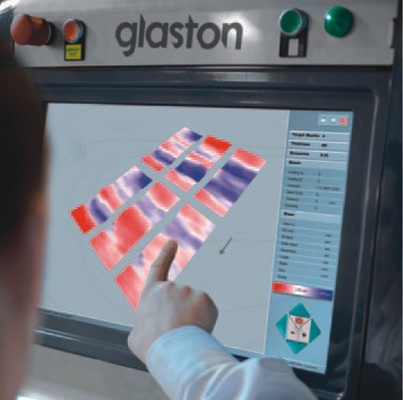 _03 Maschine und Software ergänzen sichFehler bei der ESG-Produktion meldet der iLook-­Scanner direkt ins System zurück: Die Qualität der vorgespannten Scheiben ist so gesichert, der Veredlungsprozess wird beschleunigt und optimiert.