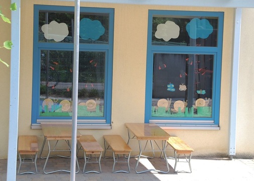 ESG-Einsatz empfohlenDa Bekleben und Bemalen in Kindergärten ­üblich ist, ist hier die Scheibenausführung in ESG sinnvoll.