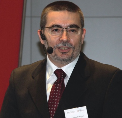 Peter SchoberLeiter des Fachbereichs Fassaden, Fenster, Türen und Beschläge der Holzforschung Austria.