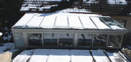 Statik weiterdenken<br />Die Schneemengen des Haupthauses können das Wintergartendach zusätzlich belasten.