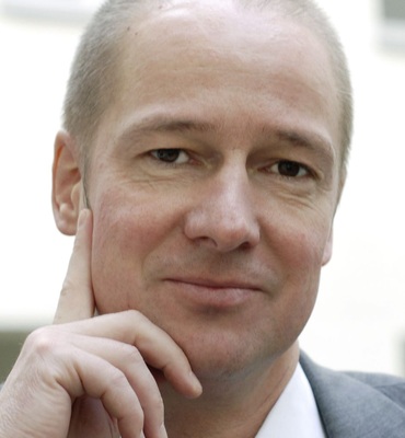 Partner klammert und kontrolliert Partner klammert und kontrolliert