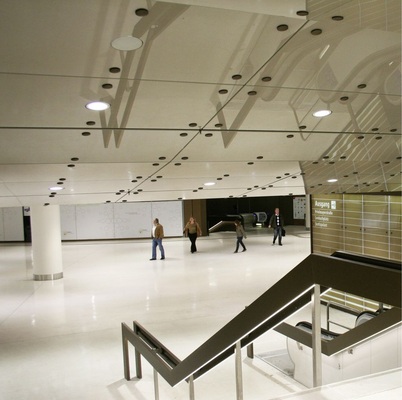 Punktgehaltene Überkopfverglasung der Zugänge zur Stachus Passage München (Umbau 2009 bis 11) basieren auf einer abZ (Z-70.3-74), die bereits nach dem neuen Bemessungskonzept der DIN 18008 erstellt wurde.