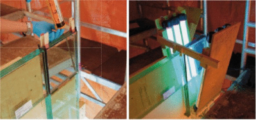 Die Verklebung der Glasrahmen erfolgte unter kontrollierten Umgebungsbedingungen bei Raumtemperatur: Das linke Bild zeigt das Befüllen des Klebspaltes, rechts die Aushärtung des Klebstoffes mit UV- und sichtbarem Licht.