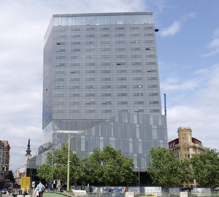 Der von Jean Nouvel konzipierte Uniqa-Turm stellt einen neuen ­Höhepunkt im Erscheinungsbild von Wien dar. - © Foto: Eckelt
