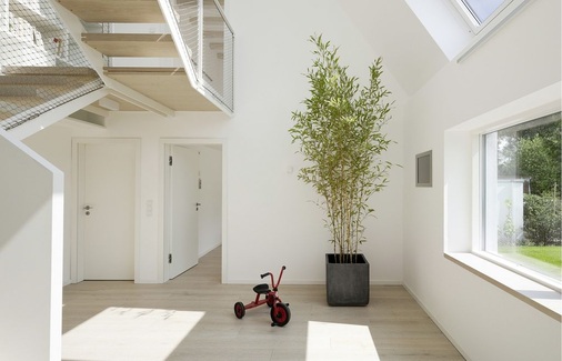 Der Treppenbereich im LichtAktiv-Haus. Das Gebäude ist der deutsche Beitrag zum europaweiten Projekt Velux ­Model Home 2020.