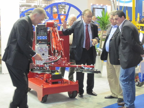 Auch die Anbieter von Transport- und Hebetechnik erfreuten sich eines regen Besucherinteresses.