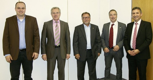 Pro Einzelteilfertigung (v. l.): Volker Schmieder (Homag), Ulrich Ritter (Oertli), Hans-Joachim Preuss (Remmers), Roland Schöler (Siegenia) und Heinz Hutter (SFS intec).