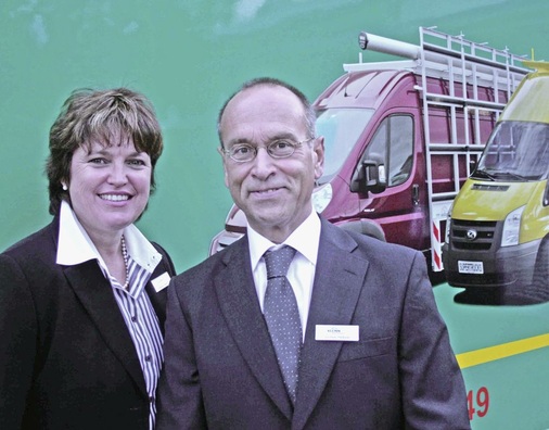 Vor dem Hintergrund der guten Auftragslage beim Klemm Fahrzeugdienst blicken Geschäfts­führerin Marion Klemm und Prokurist Jochen Hekele zuversichtlich in die Zukunft.