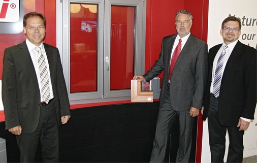 Im Gespräch mit der GLASWELT (v. l.): Rainer Irouschek, ­Leiter der Geschäfts­einheit ­Covertech, Lothar ­Machule, Marketing- und Verkaufsleiter und Elmar Zschau, ­Marketing Service.