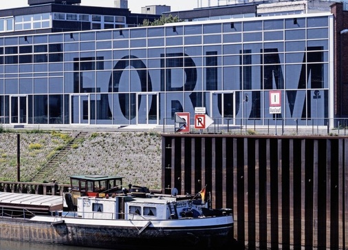 Die Fassadengläser schützen im Sommer vor Überhitzung des Raumes und gewähren einen guten Lichttransmissionswert sowie einen Ug-Wert von 1,0 W/m²K.