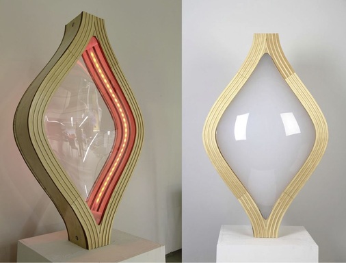 Diese Fassade kann mittels eingebauter LEDs bei Nacht auch beleuchtet werden (links).