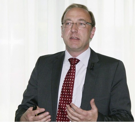 Prof. Dr. Anton Maas von der Uni Kassel ­überbrachte ­Einblicke in neue Regelungen für den Wintergartenbau