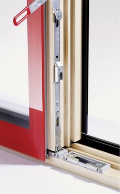 Stahlmann: „Findige Hersteller haben erkannt, dass man mit Holz und Holz-Metall-Fenstern ein breites, ­designorientiertes Spektrum abdecken kann. Die Zielgruppe findet sich dann fast von selbst.“